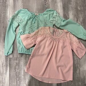 Bundle of 2 Spring Tops Size Small in Mint Green/Pastel Pink GUC